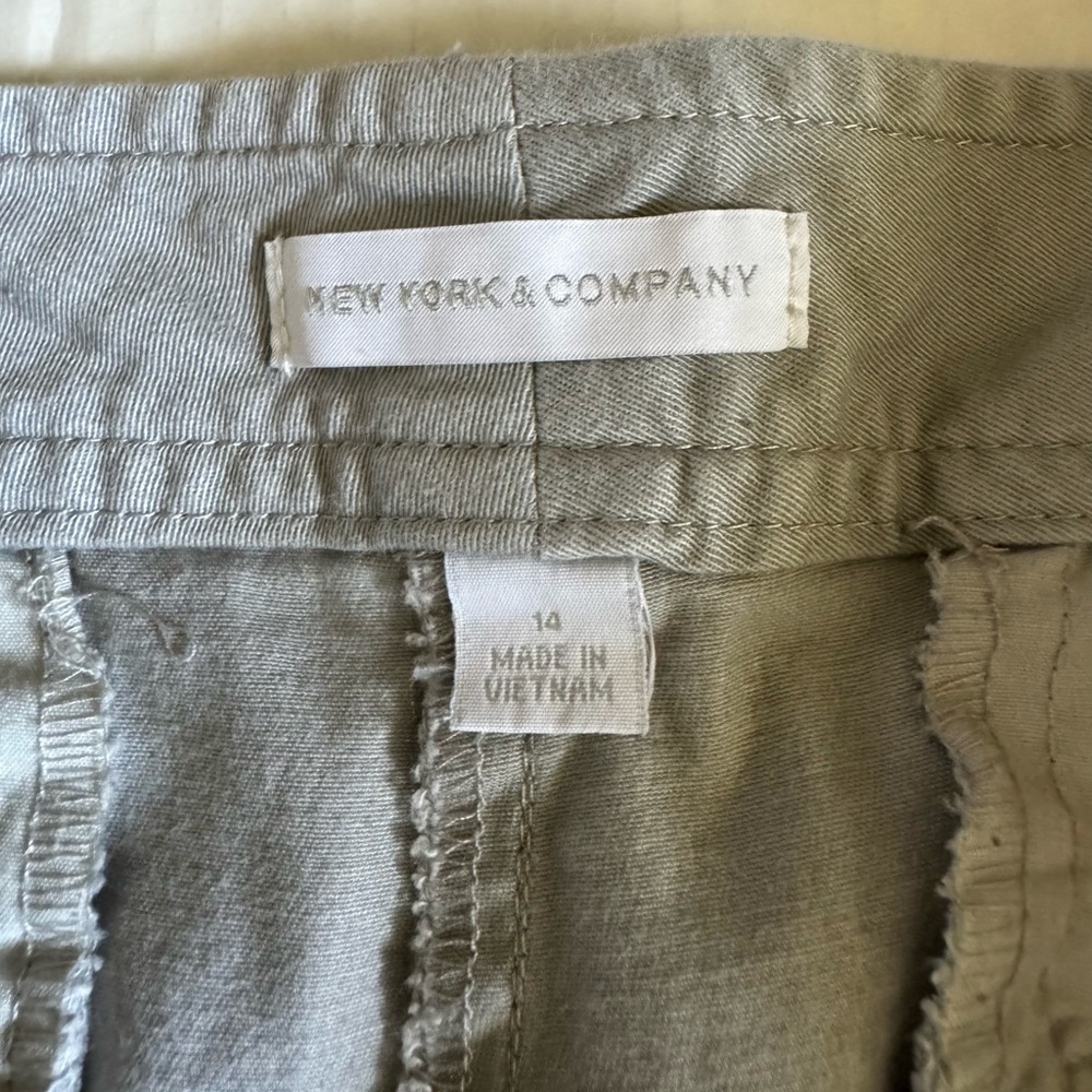 New York and Company gray short size 14 - Picture 4 of 5